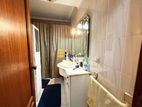 T4 c/ Garagem Fechada à Avenida da República.