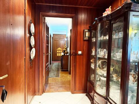 T4 c/ Garagem Fechada à Avenida da República.