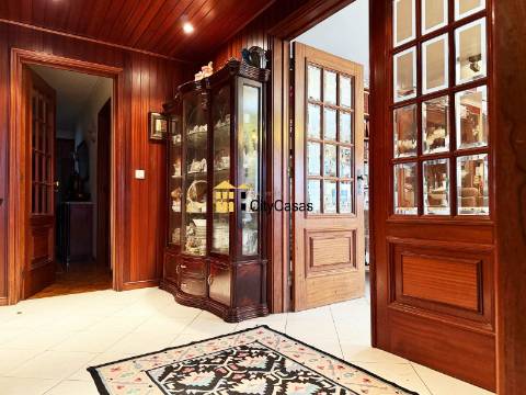 T4 c/ Garagem Fechada à Avenida da República.