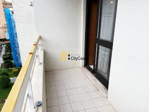 T4 c/ Garagem Fechada à Avenida da República.