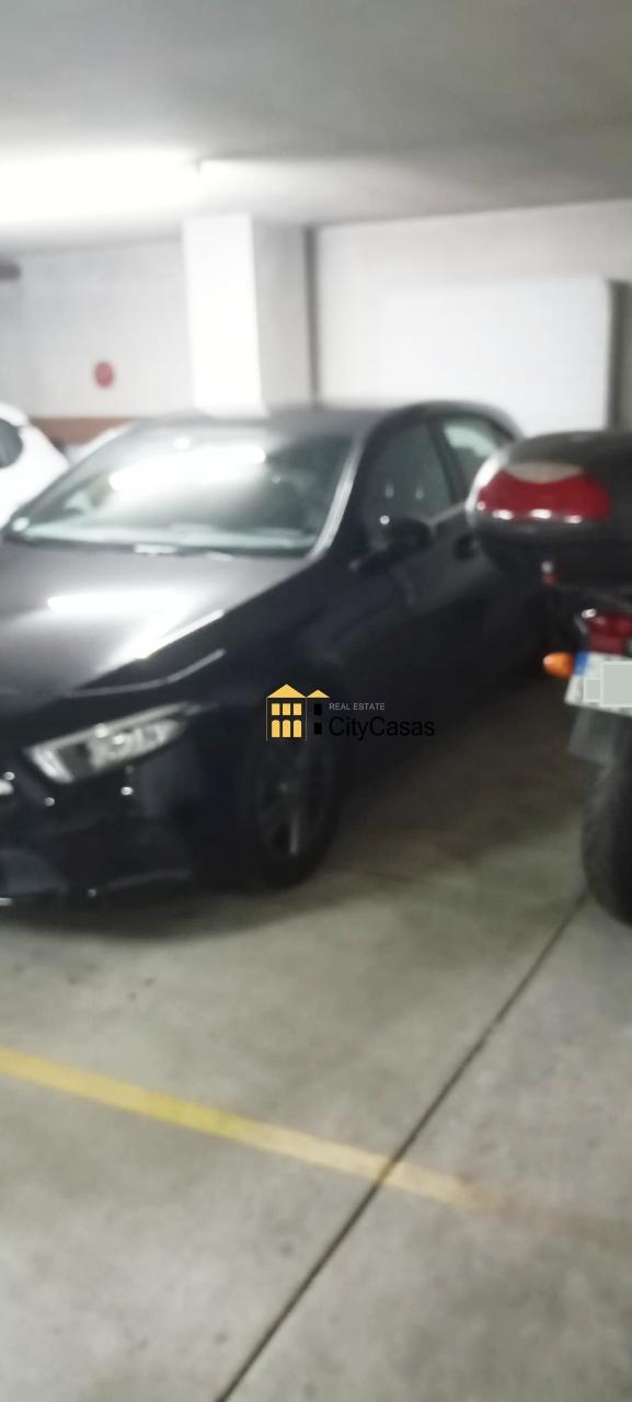 Lugar de Garagem Duplo