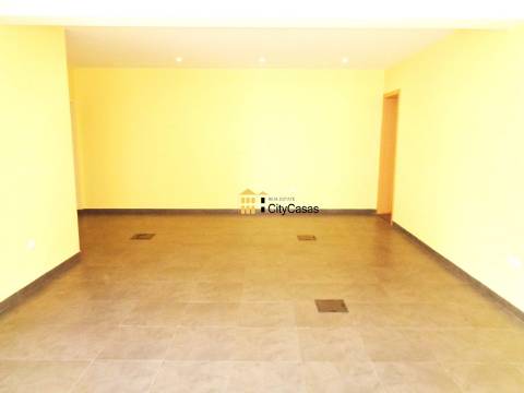 Espaço Comercial em Nogueira da Maia