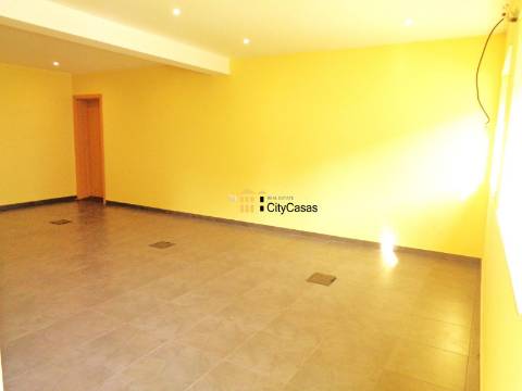 Espaço Comercial em Nogueira da Maia