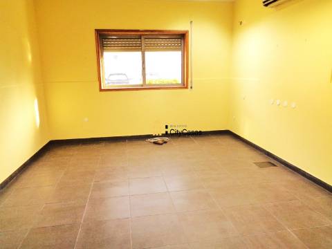 Espaço Comercial em Nogueira da Maia