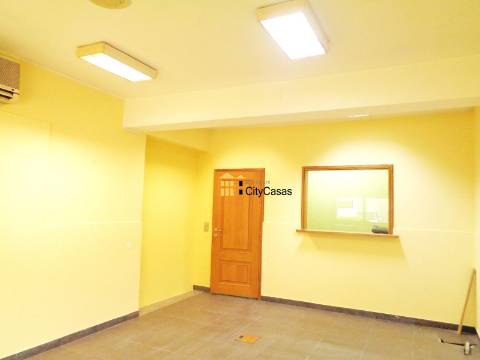 Espaço Comercial em Nogueira da Maia