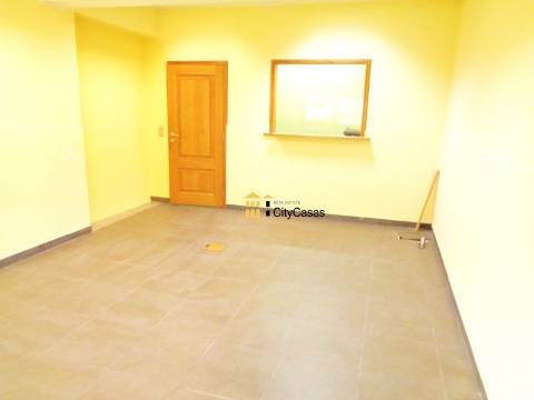 Espaço Comercial em Nogueira da Maia