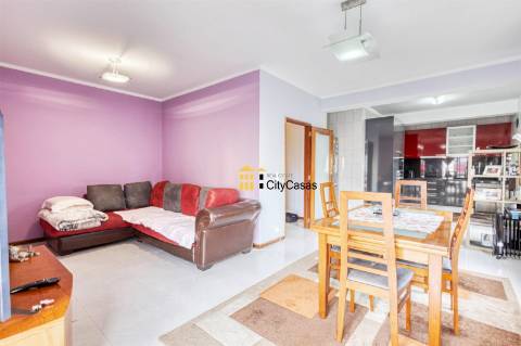 T2 Renovado c/ L. Garagem | Estação de Metro