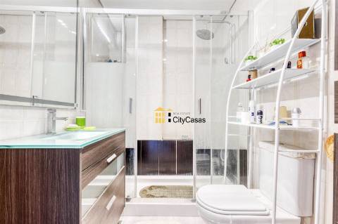 T2 Renovado c/ L. Garagem | Estação de Metro