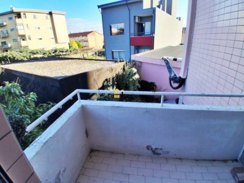 T2 Renovado c/ L. Garagem | Estação de Metro