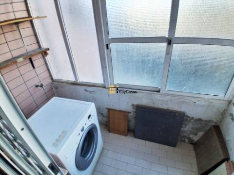 T2 Renovado c/ L. Garagem | Estação de Metro