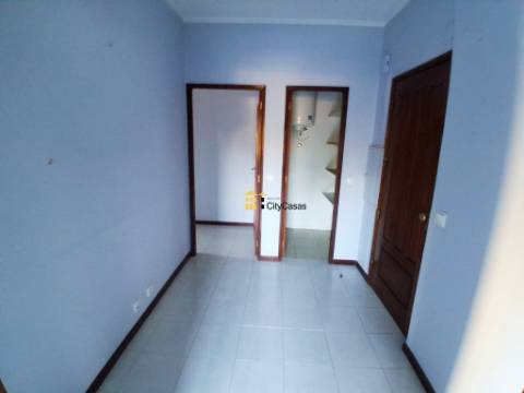 T2 Renovado c/ L. Garagem | Estação de Metro