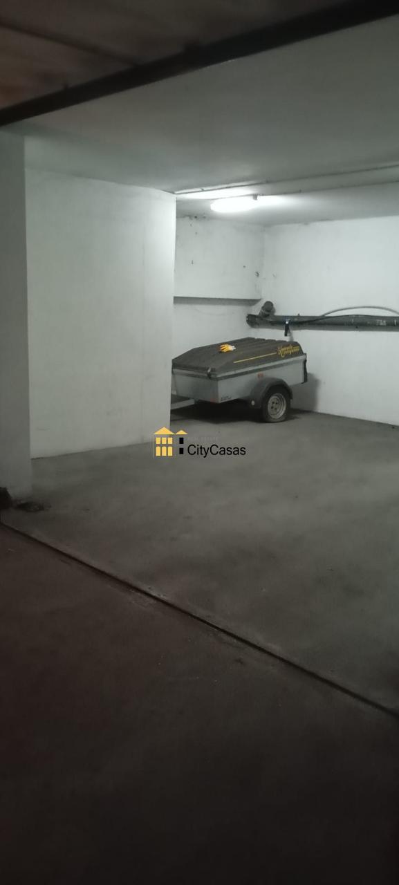 Garagem Fechada para 2 Carros | Meixomil