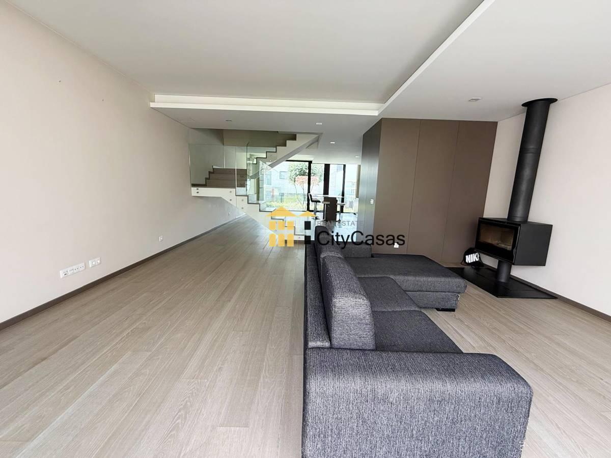 Moradia com 3 Suítes | Junto à Praia de Canidelo