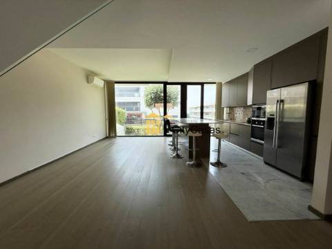 Moradia com 3 Suítes | Junto à Praia de Canidelo