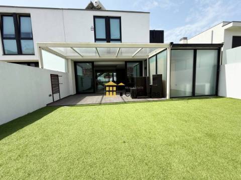 Moradia com 3 Suítes | Junto à Praia de Canidelo