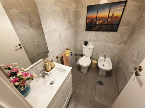 Apartamento T3 c/ L. Garagem | Mafamude