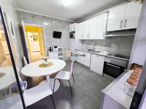 Apartamento T3 c/ L. Garagem | Mafamude