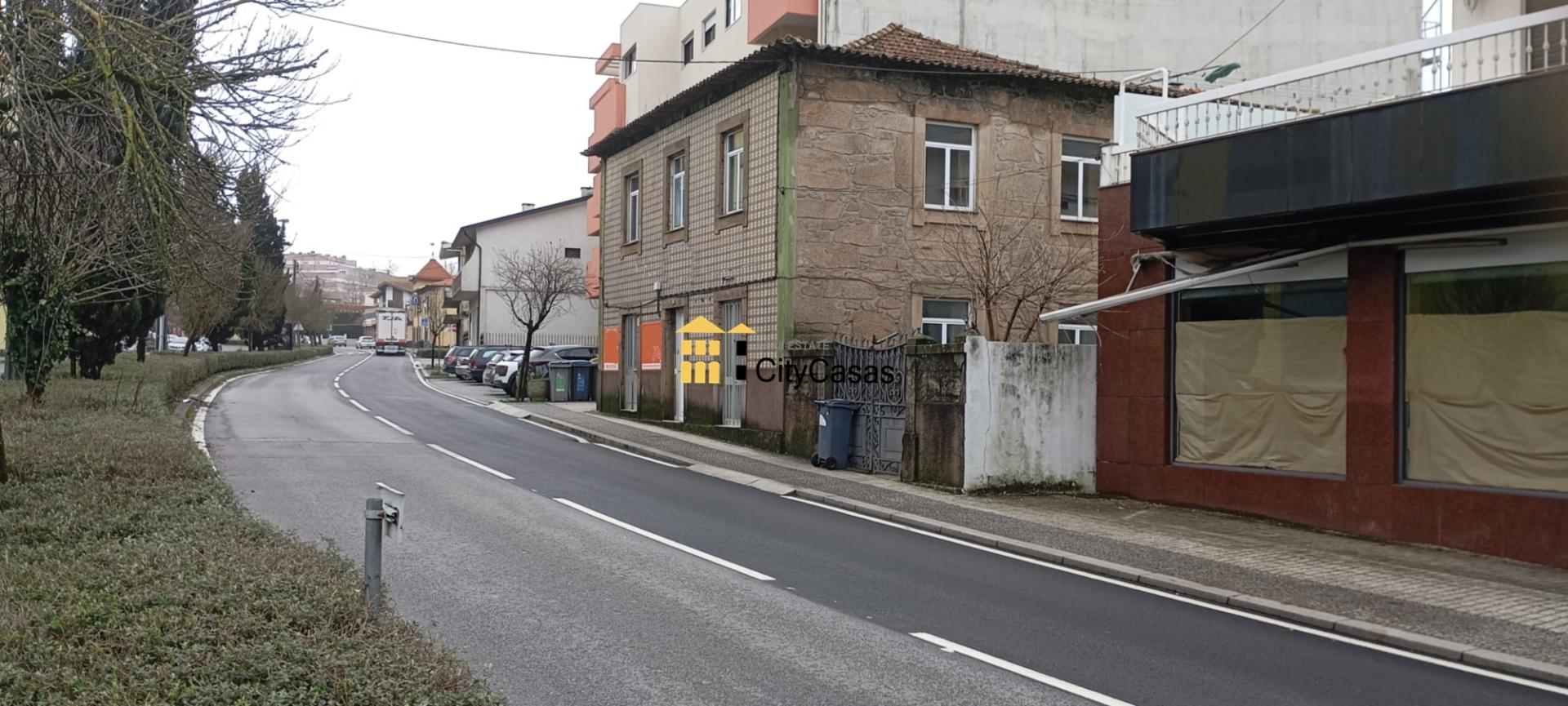 Terreno de 911 m2 com PIP | Castêlo da Maia