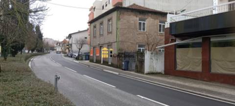 Terreno de 911 m2 com PIP | Castêlo da Maia