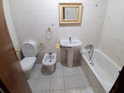 Apartamento T3 em Baguim do Monte.