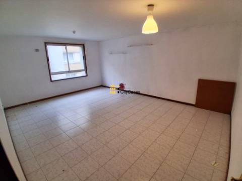 Apartamento T3 em Baguim do Monte.