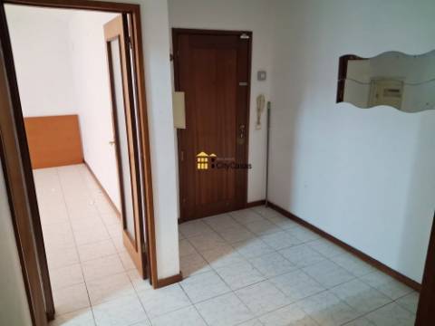 Apartamento T3 em Baguim do Monte.