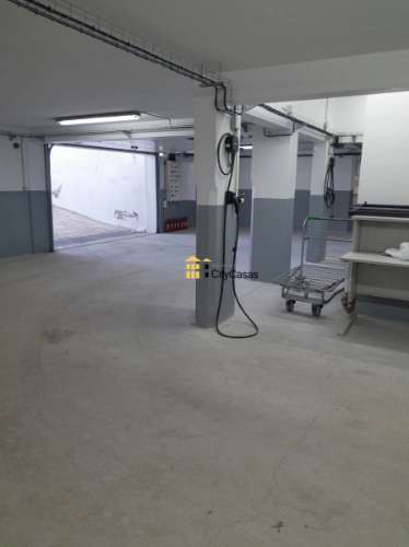 Armazém/Garagem com 212 m2 | Centro de Gondomar