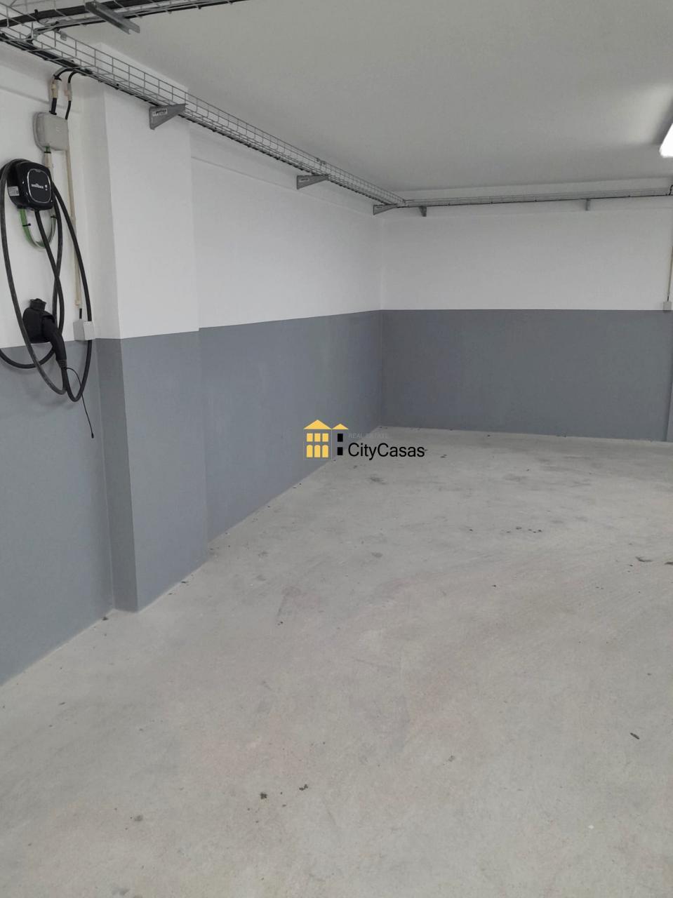 Armazém/Garagem com 212 m2 | Centro de Gondomar