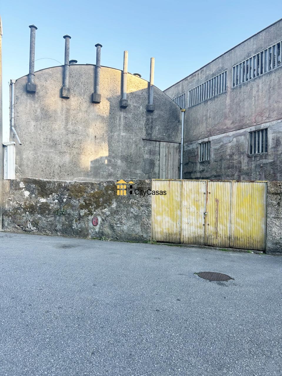 Prédio/Armazém em Milheirós