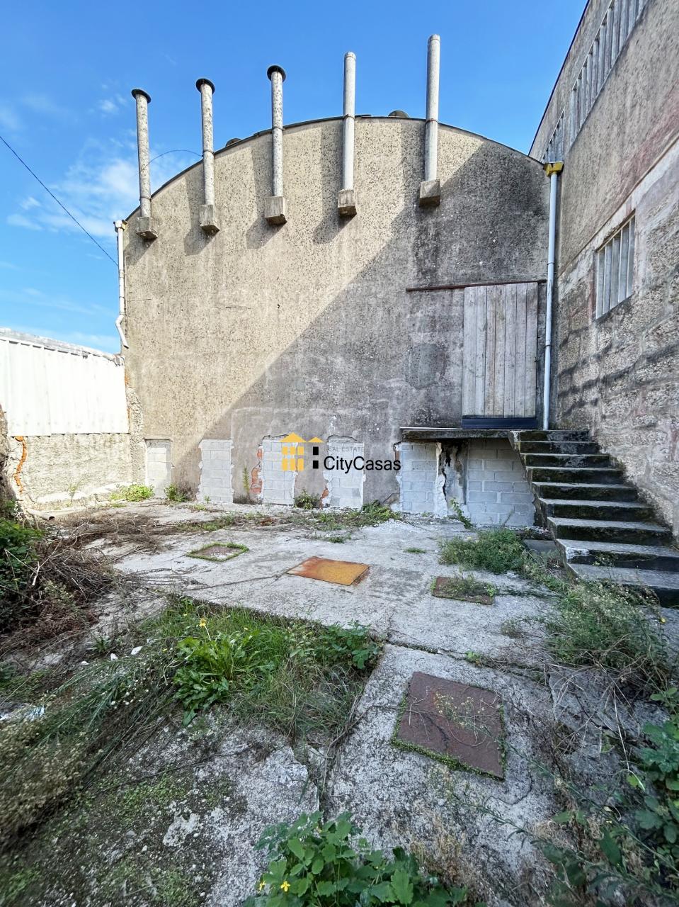 Prédio/Armazém em Milheirós