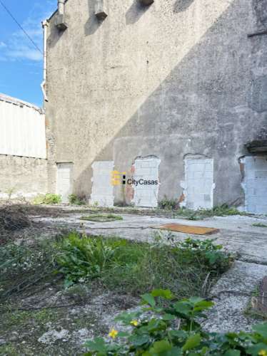 Prédio/Armazém em Milheirós