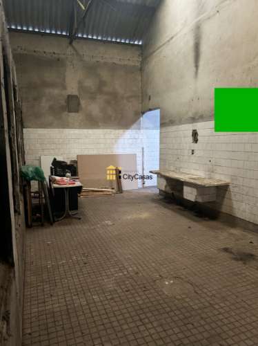 Prédio/Armazém em Milheirós