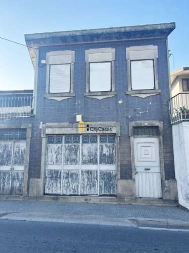 Prédio/Armazém em Milheirós