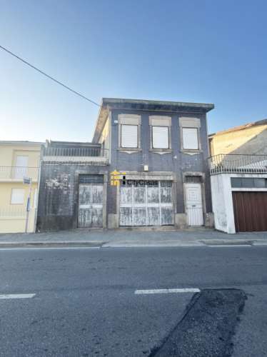 Prédio/Armazém em Milheirós