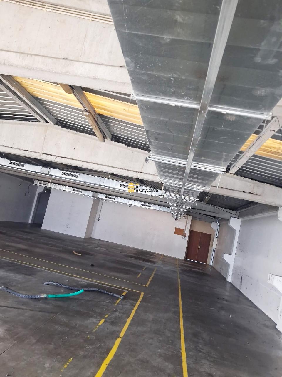 Armazém com 957 m2 em Touguinhó, Vila do Conde.