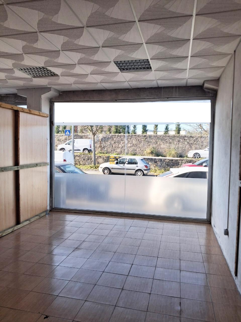 Armazém com 957 m2 em Touguinhó, Vila do Conde.