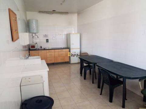 Armazém com 957 m2 em Touguinhó, Vila do Conde.