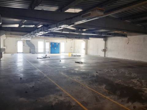 Armazém com 957 m2 em Touguinhó, Vila do Conde.