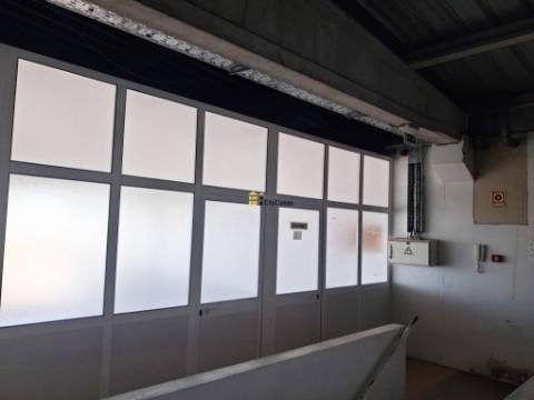 Armazém com 957 m2 em Touguinhó, Vila do Conde.