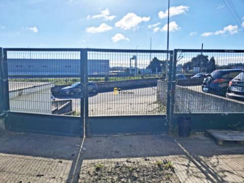 Armazém com 957 m2 em Touguinhó, Vila do Conde.