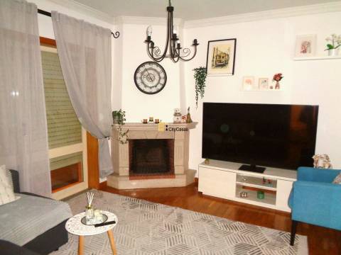 Apartamento T1+1 c/ L. Garagem | Forno, Rio Tinto