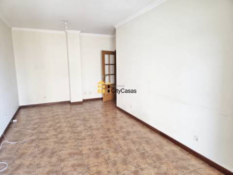 Apartamento T2 c/ Lugar de Garagem