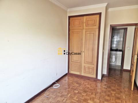 Apartamento T2 c/ Lugar de Garagem