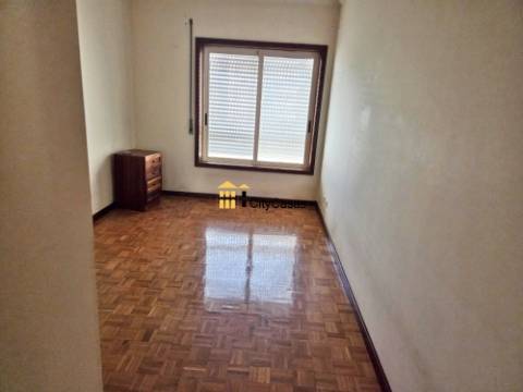 Apartamento T2 c/ Lugar de Garagem