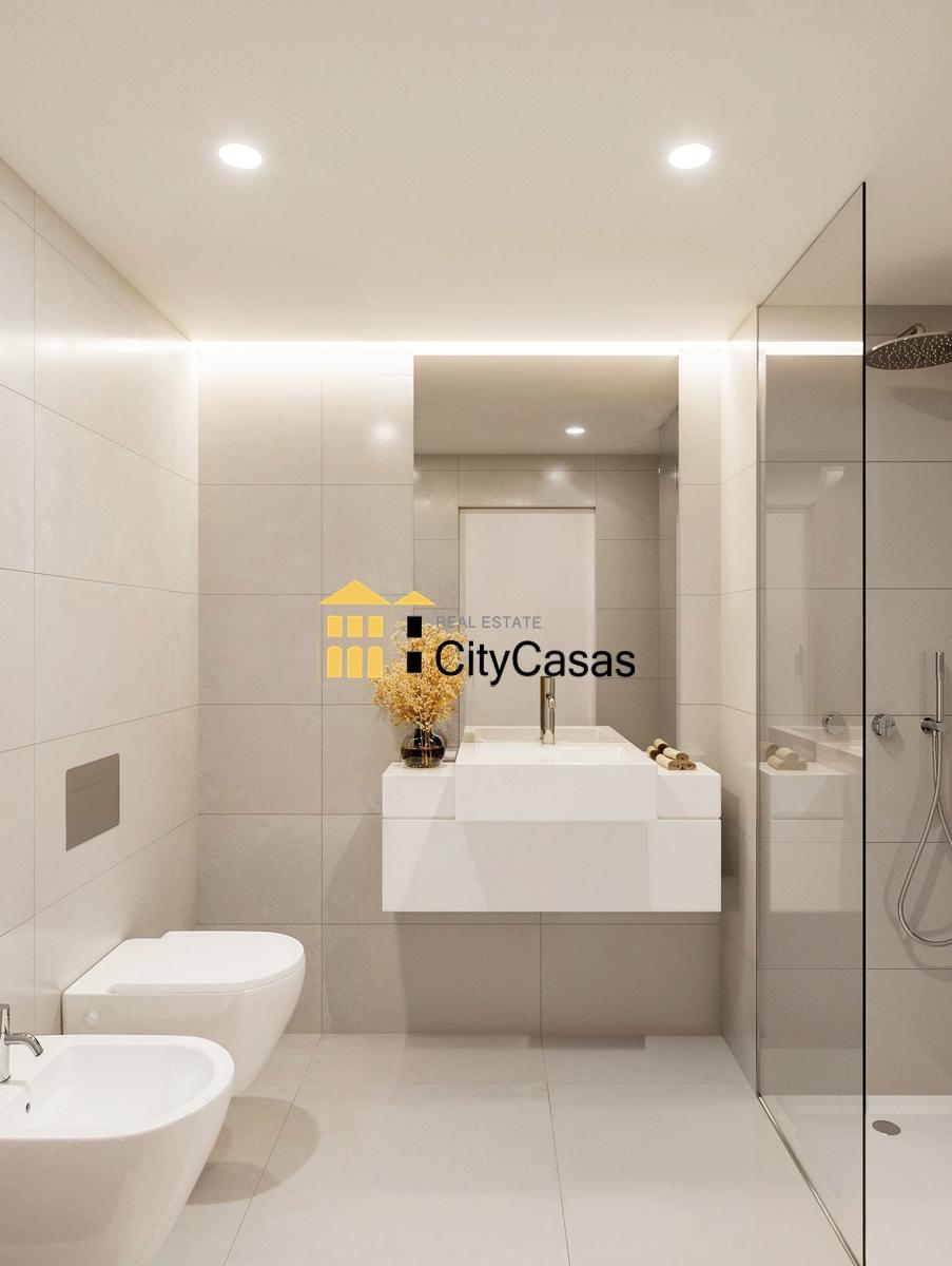 T2 c/ Varanda e L. Garagem | ao Hospital São João
