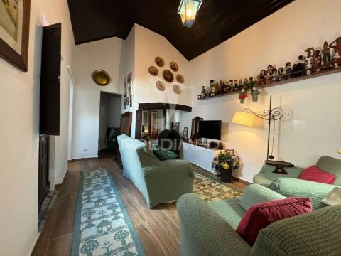 Moradia tradicional t4 + t2 serra do bouro