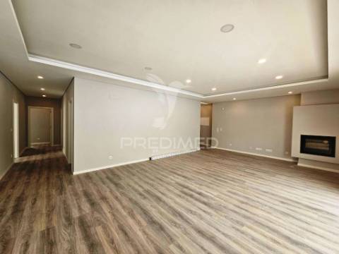 Moradia t4  c/garagem e piscina, pronta escriturar, azeitão