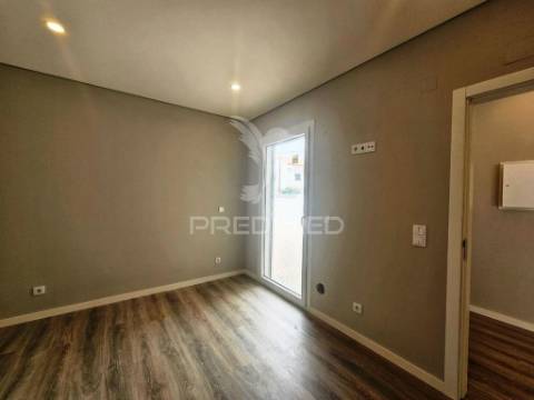 Moradia t4  c/garagem e piscina, pronta escriturar, azeitão