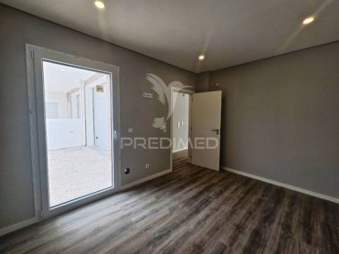 Moradia t4  c/garagem e piscina, pronta escriturar, azeitão