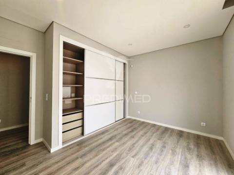 Moradia t4  c/garagem e piscina, pronta escriturar, azeitão